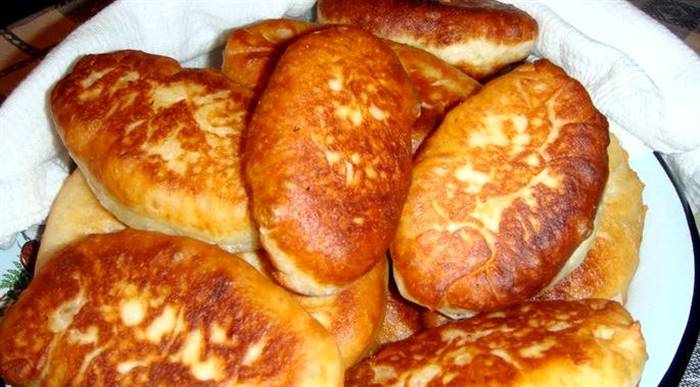 Тісто на кефірі для смажених пиріжків на сковороді заготовку для пиріжків цукровий пісок